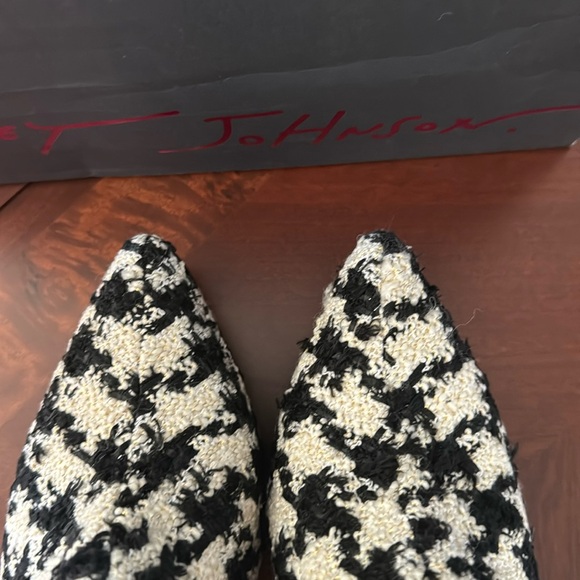 Betsey_Johnson
Raylan Houndstooth Platform Booties new.   #6 - Picture 4 of 9